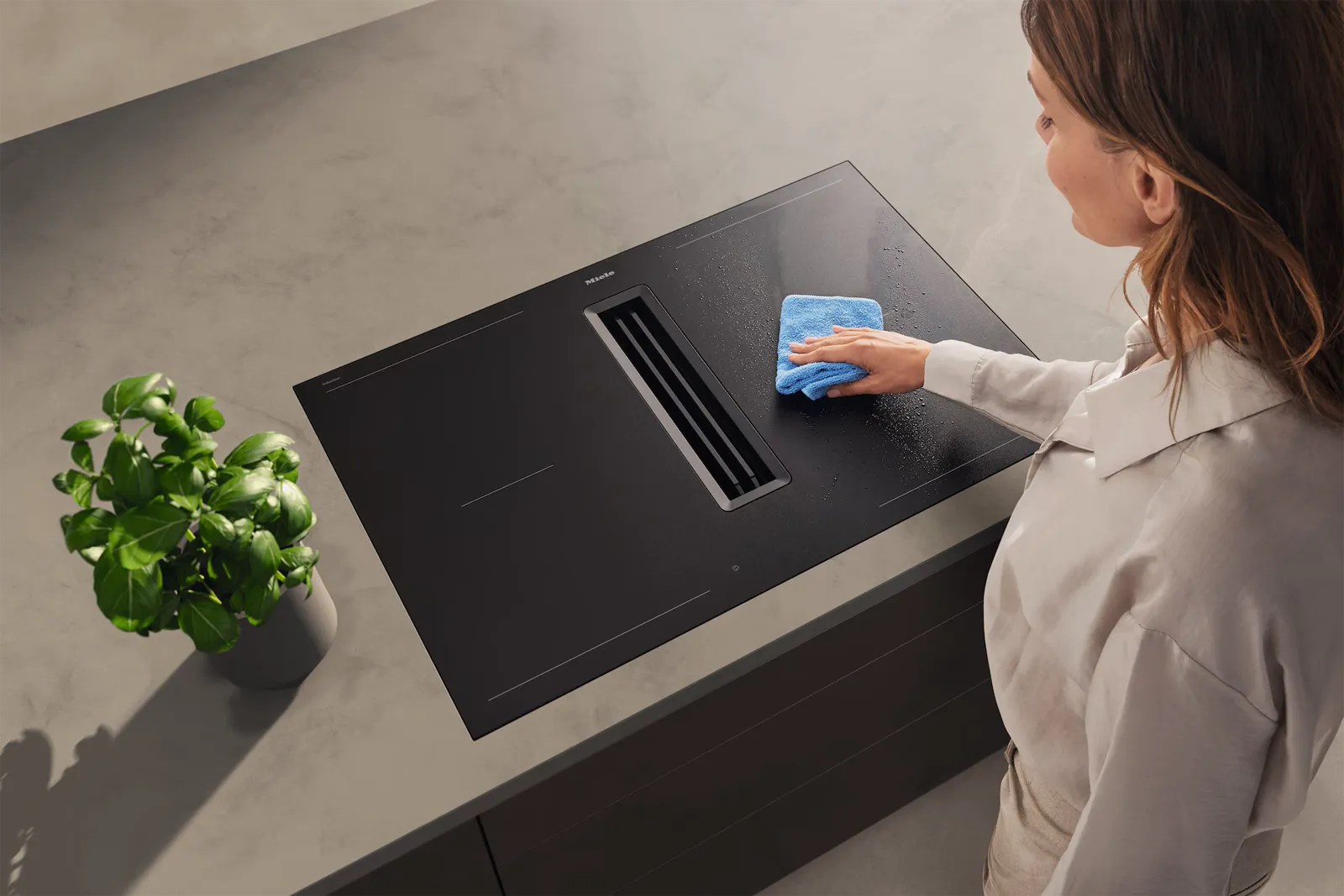 Miele כיריים אינדוקציה 80 ס"מ PowerFlex XL בשילוב קולט אדים התקנה שטוחה גימור שחור מט תוצרת Miele דגם KMDA 7876 FL-A — תמונה 6