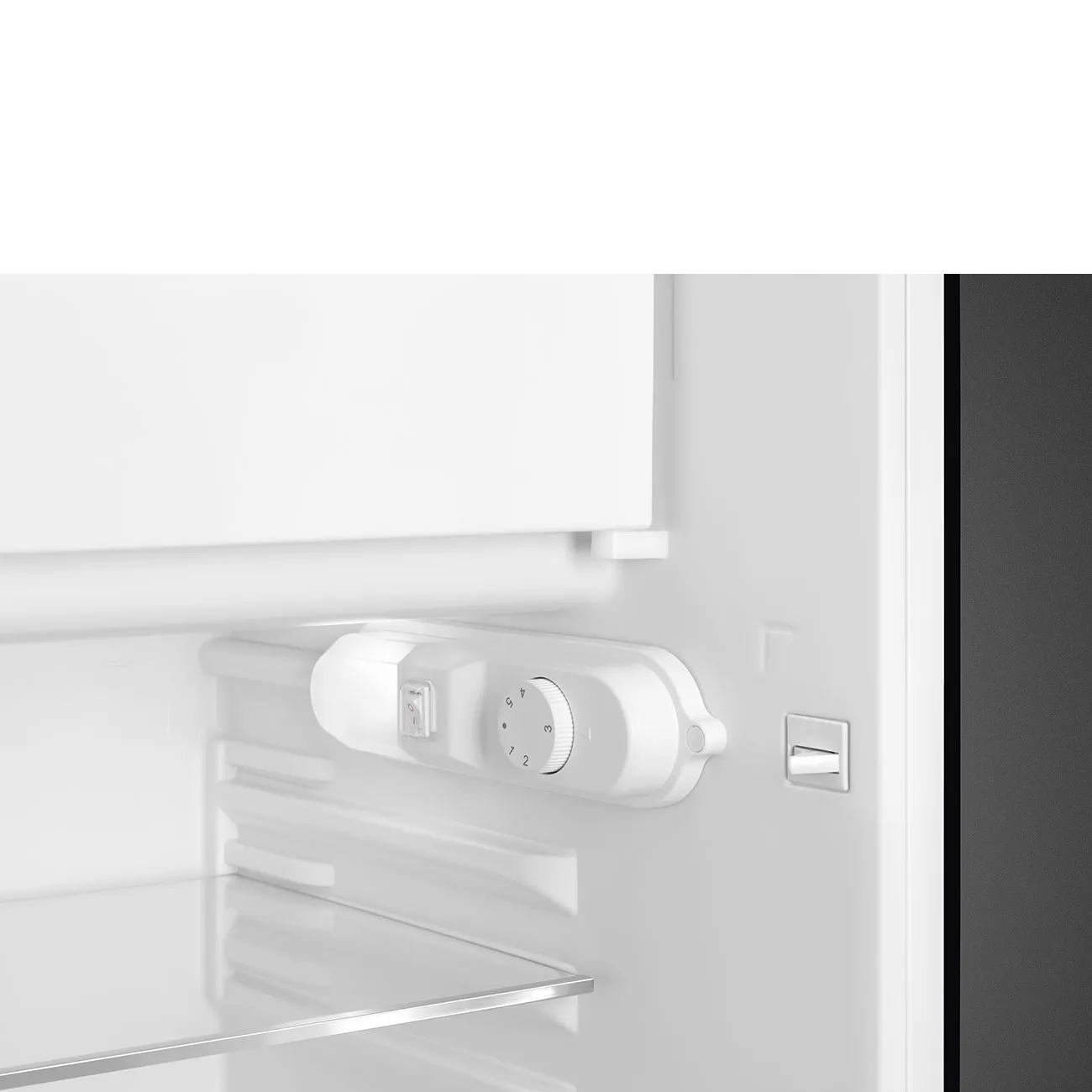 SMEG מקרר מיני משרדי רטרו בצבע שחור גובה 97 ס"מ סדרת 50'Retro Style תוצרת SMEG דגם FAB10LBL5 — תמונה 5