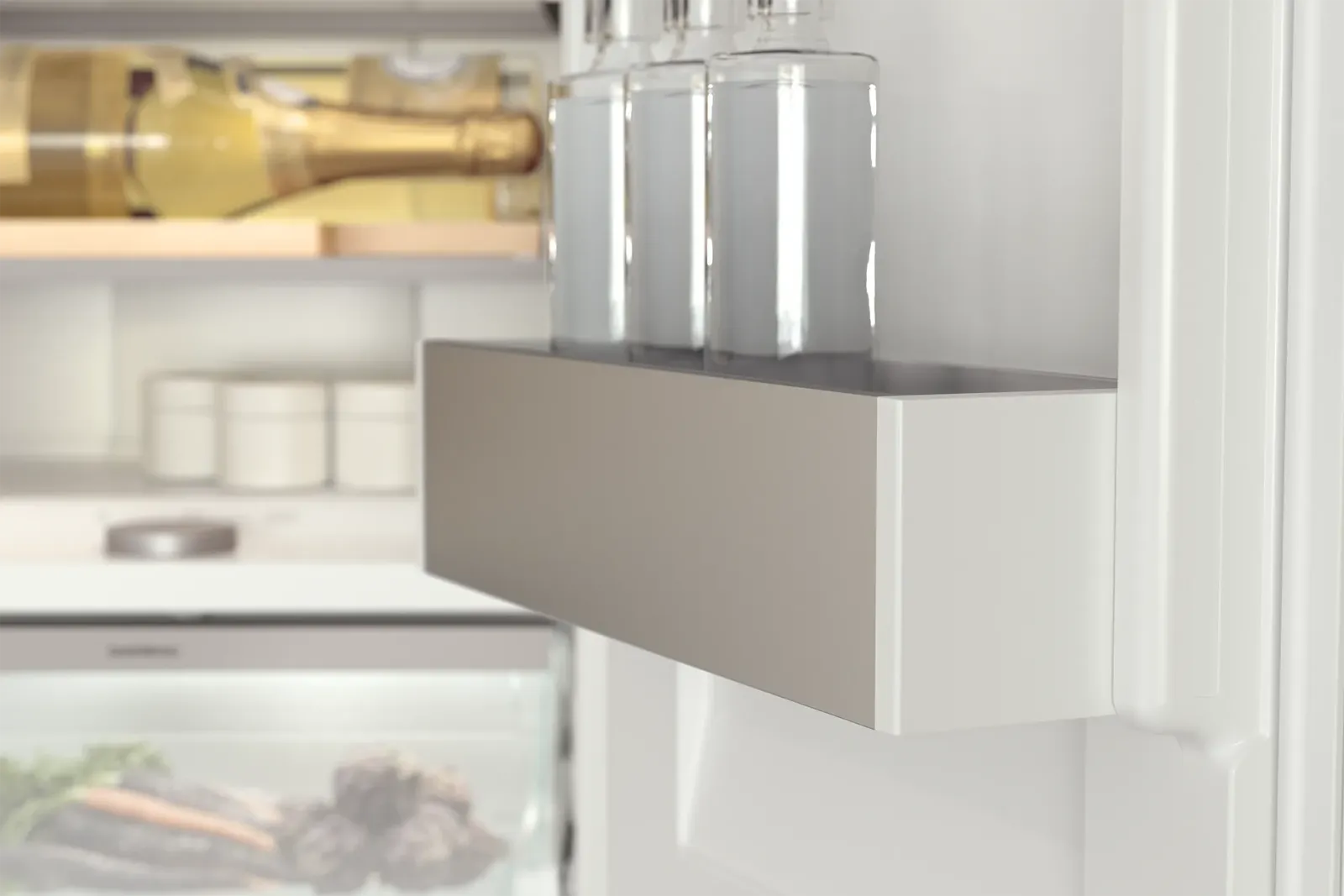 מקרר אינטגרלי ללא מקפיא 60 ס"מ דלת Push-to-open טריקה שקטה 289 ליטר תוצרת GAGGENAU דגם RC289370