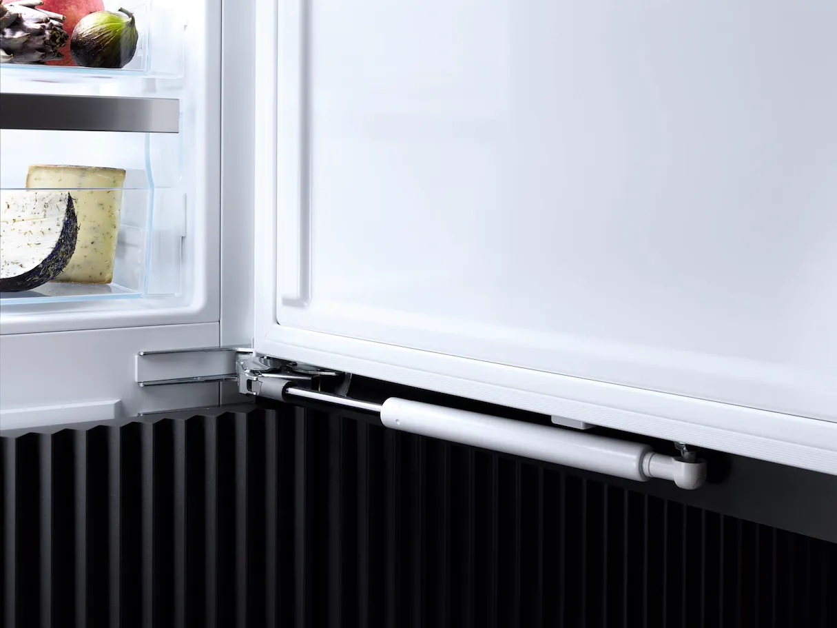 Miele מקרר אינטגרלי מקפיא תחתון 60 ס''מ NO-FROST FlexiLight2.0 טריקה שקטה תוצרת Miele דגם KFN 7764 C Premium — תמונה 2