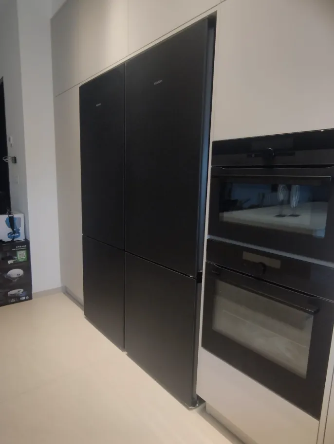 Siemens מקרר קו ארון מקפיא תחתון 140 ס"מ 880 ליטר NO FROST hyperFresh זכוכית סאטן שחורה מט תוצרת Siemens דגם KG49NSBBF 140 — תמונה 14