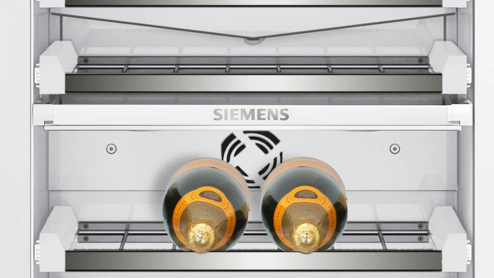 Siemens מקרר יינות מסדרת הפרימיום CoolModul עם מסילות טלסקופיות תוצרת Siemens דגם CI24WP02 — תמונה 3