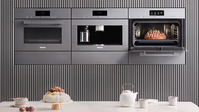 Miele מכונת קפה אינטגרלית 45 ס"מ בצבע אפור עם 3 מיכלי פולים שונים וחיבור צנרת PureLine M-Touch תוצרת Miele דגם CVA 7845 grey — תמונה 4