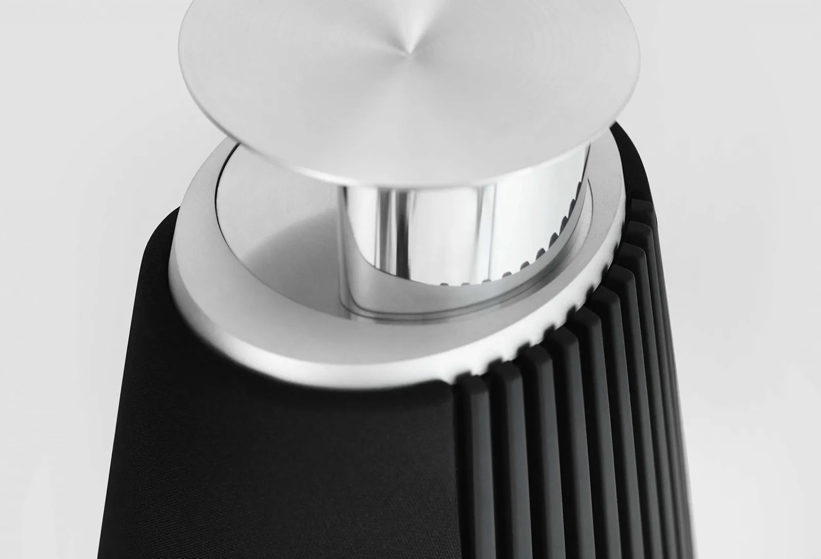 bang & olufsen רמקולים מעוצבים בצבע שחור בטכנולוגיית עדשת הסאונד הייחודית של Bang & Olufsen דגם Beolab 20 Black  — תמונה 7