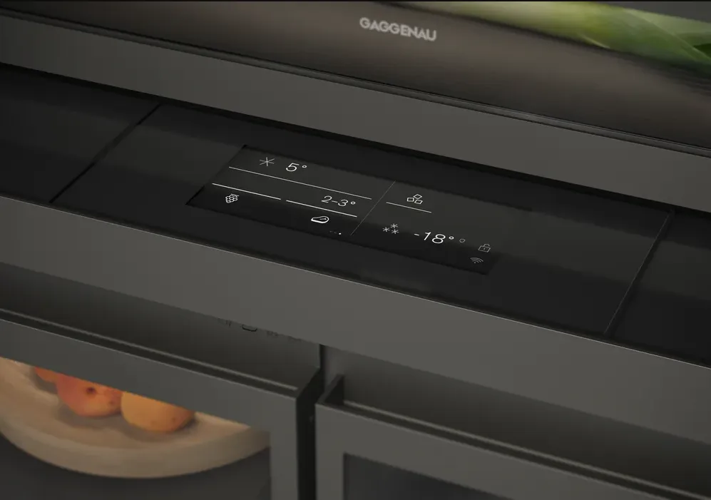 GAGGENAU מקרר אינטגרלי מקפיא תחתון 76 ס''מ דלת Push-to-open יצרן קרח גימור פנים נירוסטה שחורה סדרת Expressive תוצרת GAGGENAU דגם RVB477190 — תמונה 5