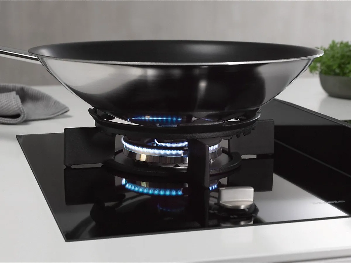 Miele כירת גז ווק מקצועית 38 ס''מ מסדרת SmartLine זכוכית שחורה MIELE דגם CS 7101-1 FL — תמונה 4