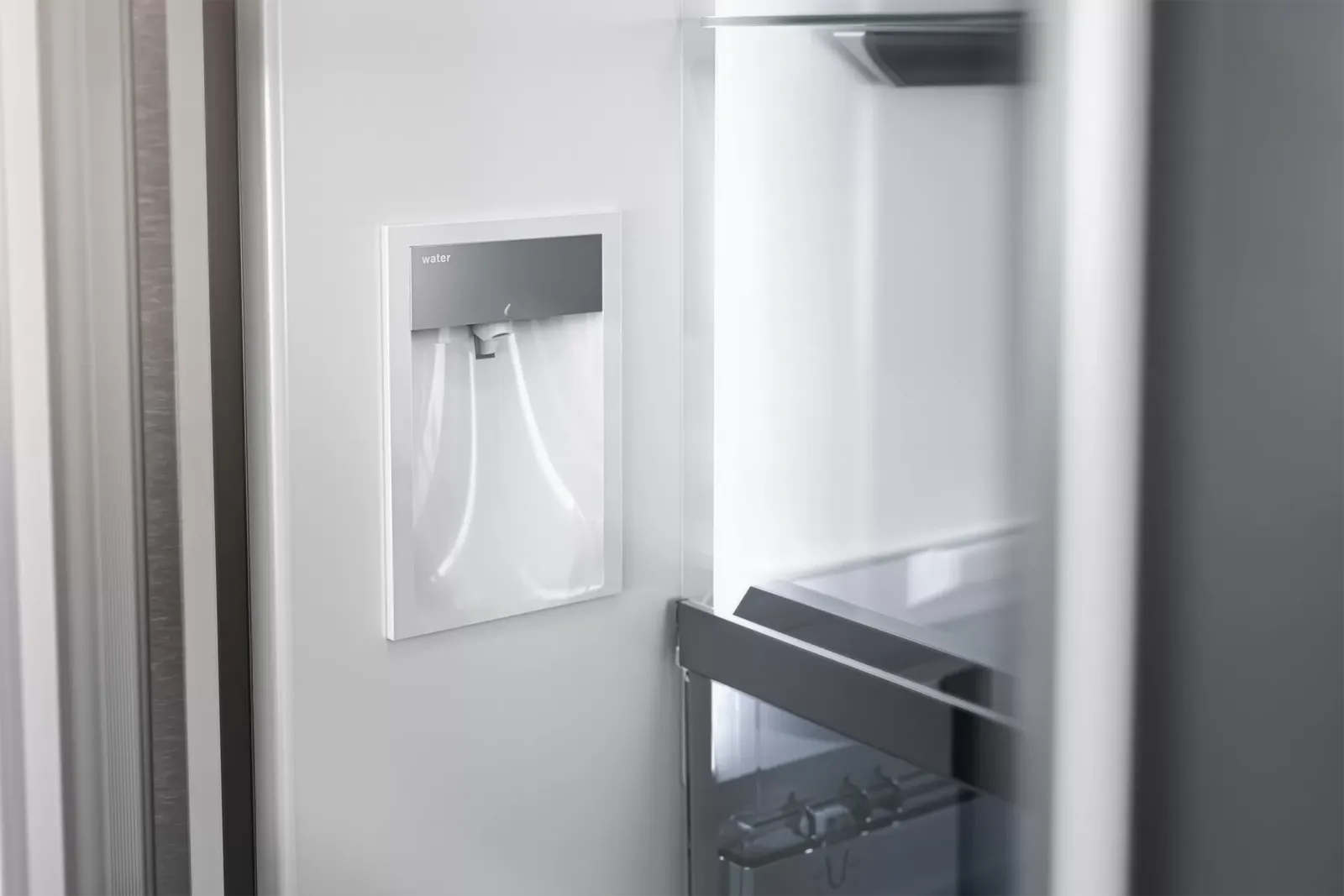 GAGGENAU מקרר מקפיא תחתון 90 ס"מ 3 דלתות יצרן מים וקרח פנימי גימור נירוסטה מושחרת תוצרת GAGGENAU דגם RY295350 — תמונה 5