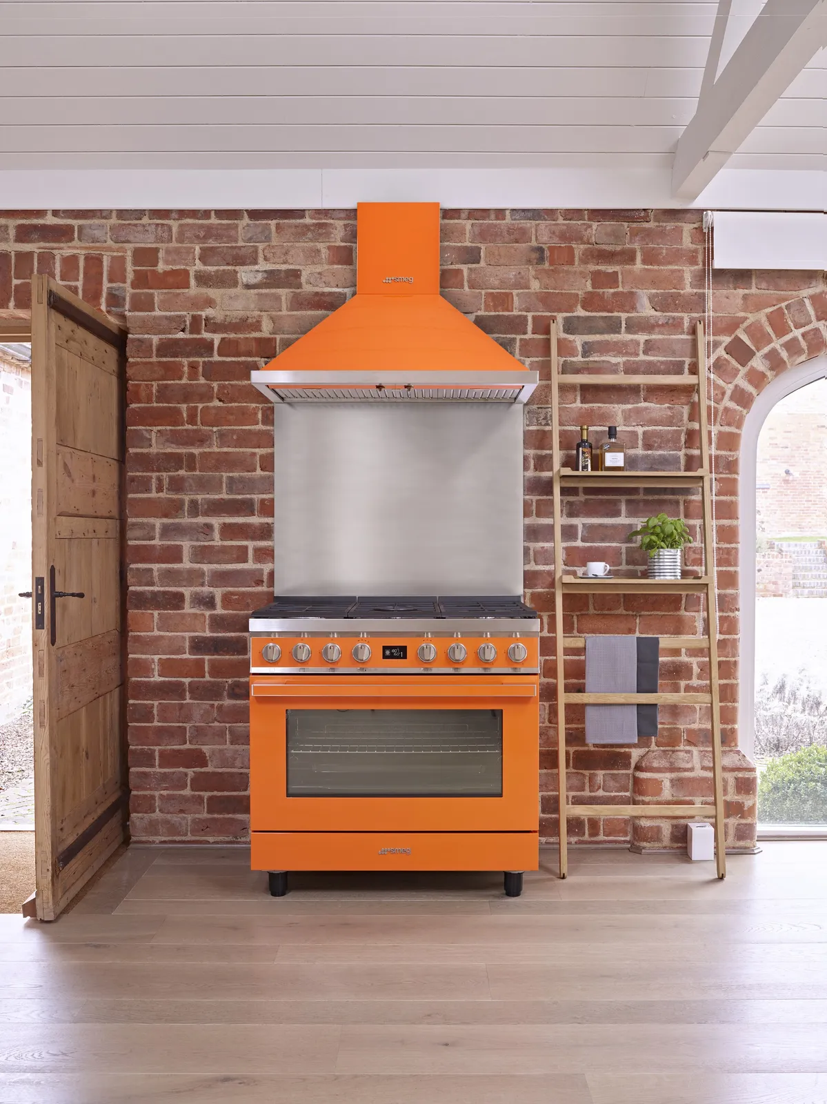 SMEG תנור משולב עם כיריים גז, מסדרת PORTOFINO בצבע כתום,תוצרת SMEG דגם CPF9GMOR — תמונה 4