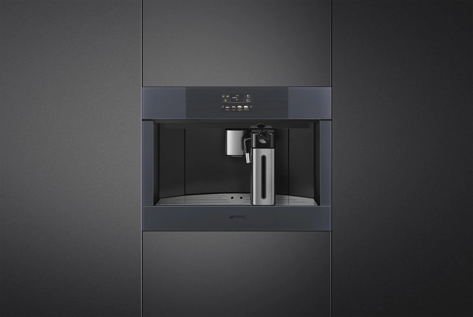 SMEG מכונת קפה אינטגרלית 45 ס"מ אוטומטית טוחנת פולים צג TFT גימור אפור מוברש Neptune Grey סדרת LINEA תוצרת SMEG דגם CMS4104G — תמונה 5