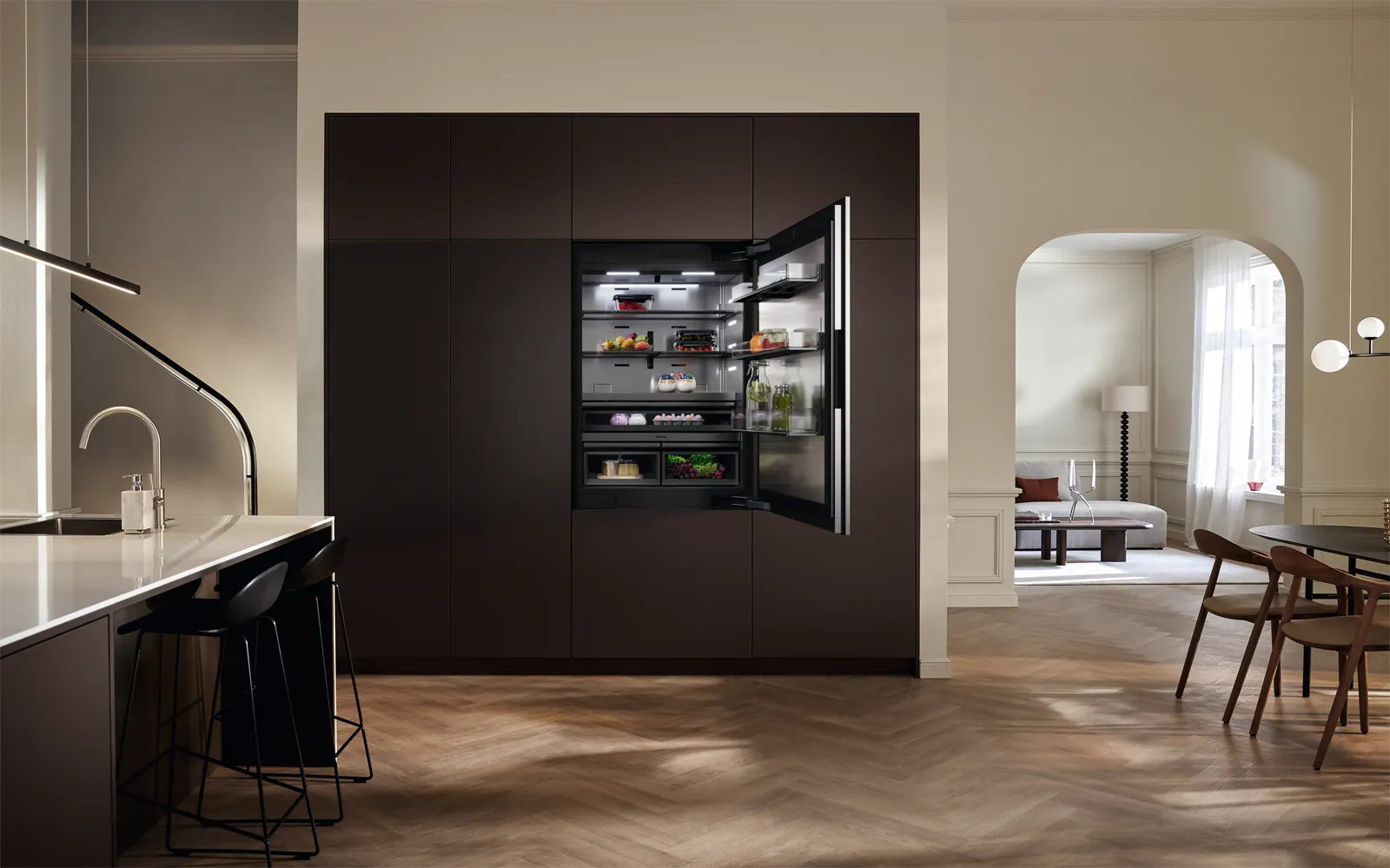 Miele מקרר אינטגרלי מקפיא תחתון 90 ס"מ IceMaker דלת Push2open סדרת MasterCool תוצרת Miele דגם KFMC 3844 R — תמונה 3