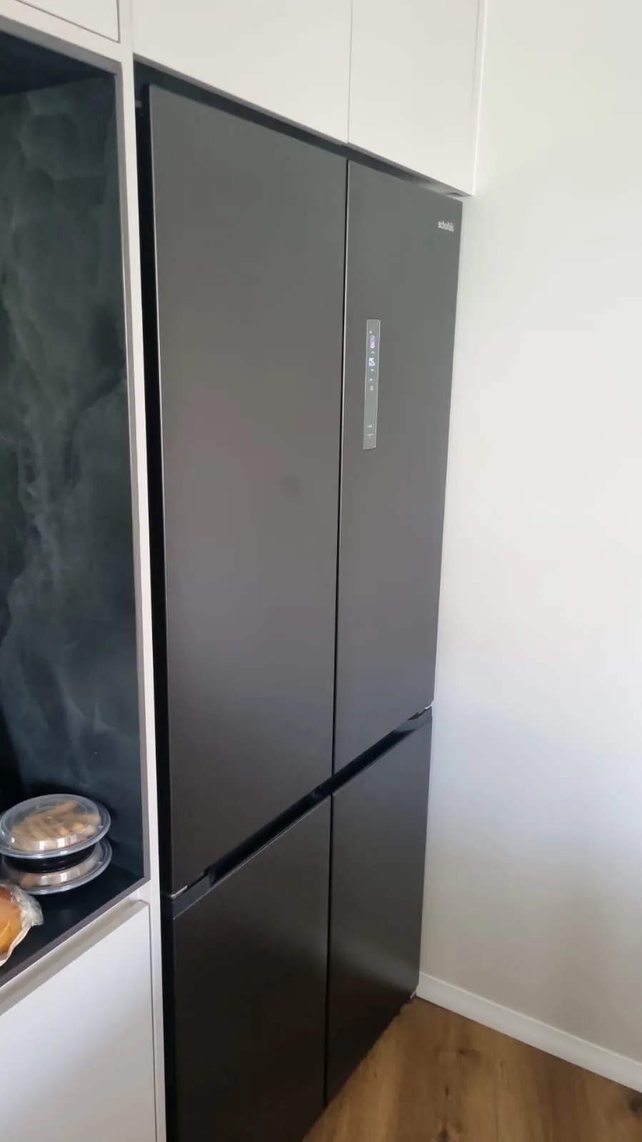 Scholtes מקרר 4 דלתות 91 ס"מ קו אפס צירים חכמים מסדרת Kitchen Fit תוצרת SCHOLTES דגם SORC550WDX — תמונה 7