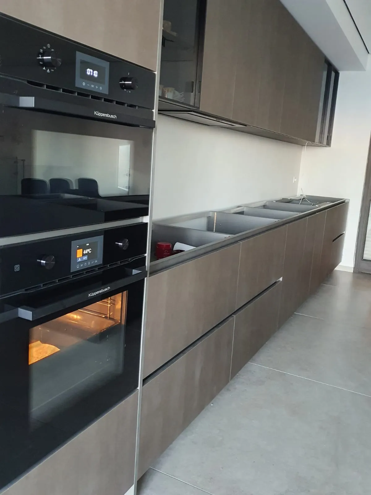 kueppersbusch תנור בנוי 60 ס"מ פירוליטי זכוכית שחורה עם ערכות עיצוב ומערכת ökotherm תוצרת kueppersbusch דגם BP6350.0S Airfry — תמונה 3