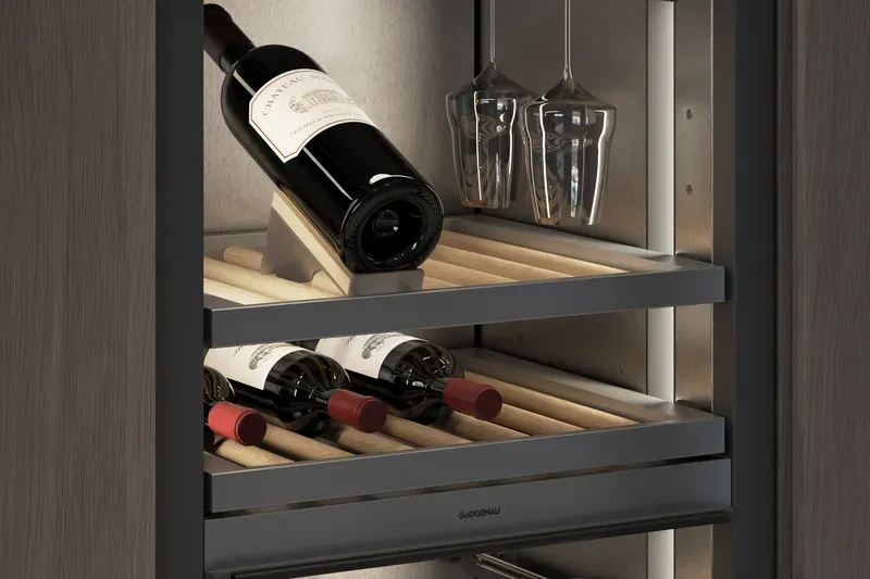GAGGENAU מקרר יינות אינטגרלי 61 ס''מ 110 בקבוקים 3 אזורי קירור דלת Push-to-open גימור פנים נירוסטה שחורה סדרת Expressive תוצרת GAGGENAU דגם RVW467170 — תמונה 7