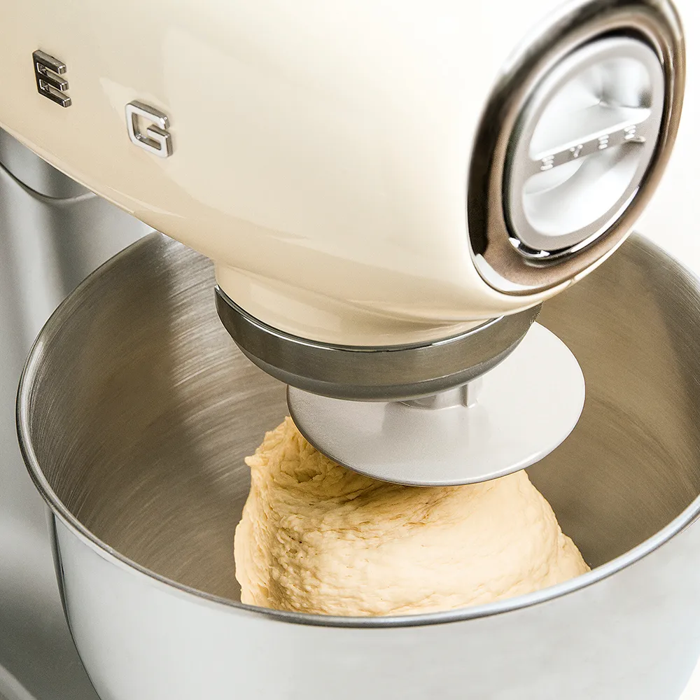 SMEG מיקסר עומד בצבע קרם גוף נירוסטה מסדרת 50's Retro Style,תוצרת SMEG דגם SMF01CREU — תמונה 10
