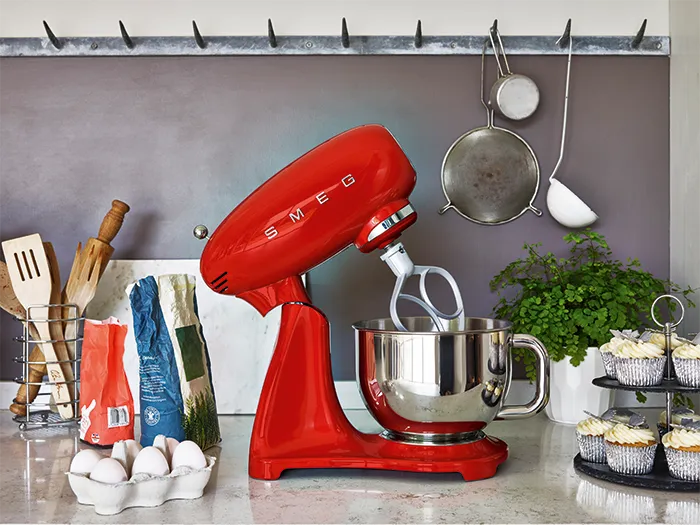 SMEG מיקסר עומד בצבע אדום מסדרת 50's Retro Style,תוצרת SMEG דגם SMF03RDUK — תמונה 9