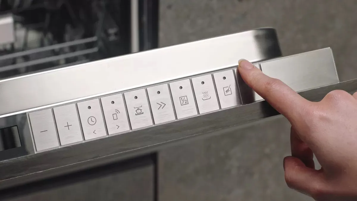 מדיח כלים אינטגרלי מלא 60 ס"מ תאורה מלאה Push-to-Open תוצרת GAGGENAU דגם DF480100F