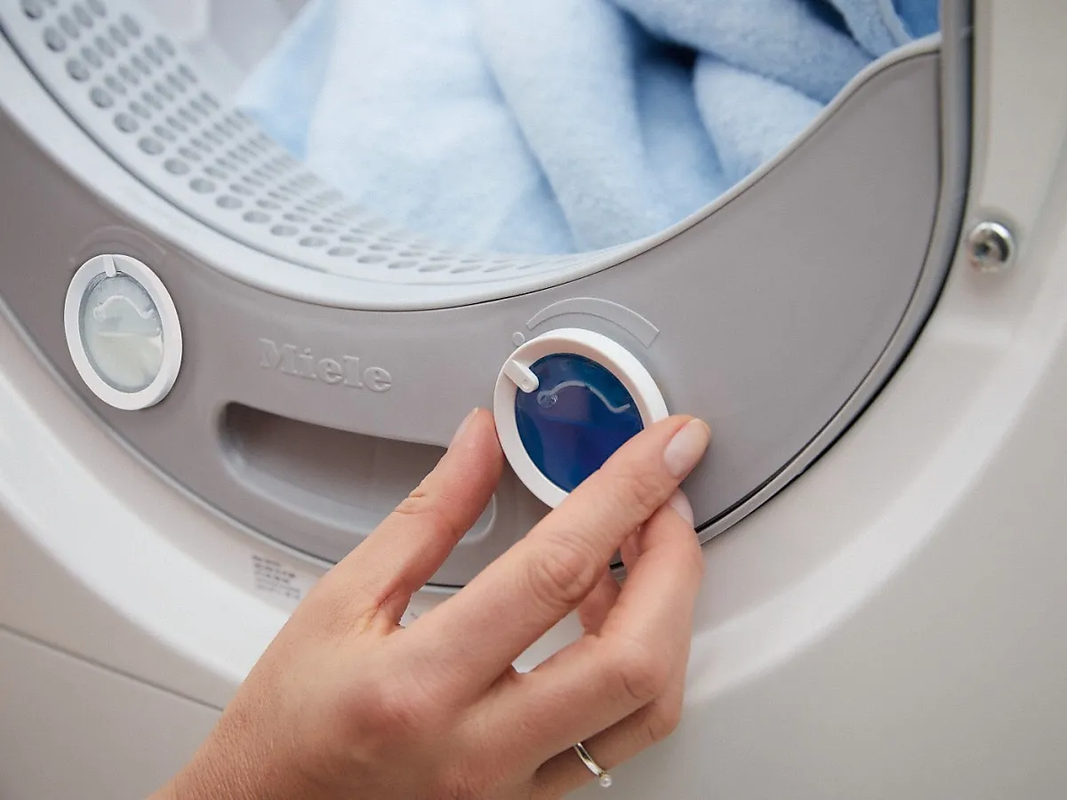 Miele מייבש כביסה 9 ק"ג קונדנסור עם משאבת חום וייבוש באדים MIELE דגם TEL 785 WP — תמונה 2