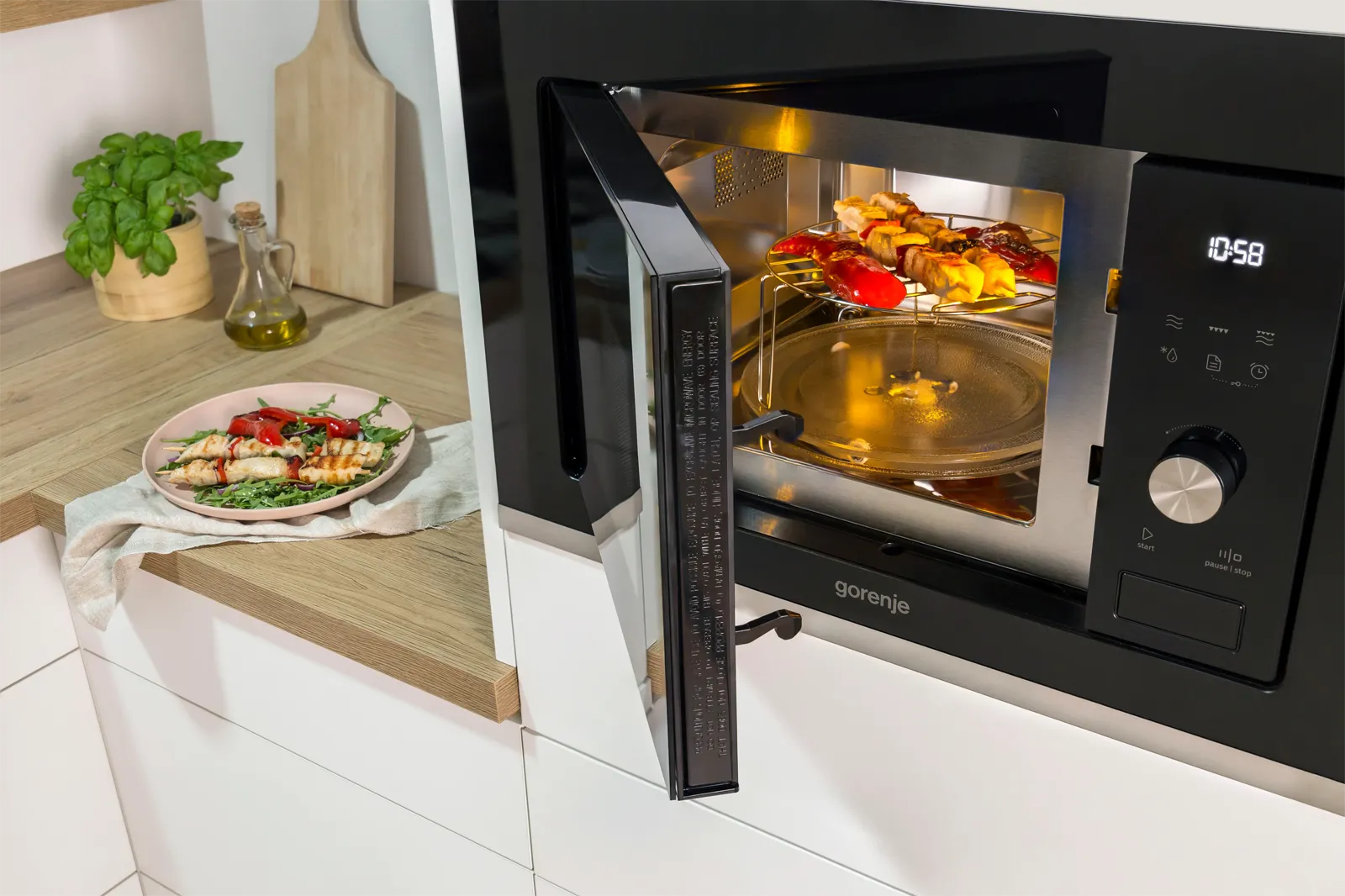 Gorenje מיקרוגל אינטגרלי משולב גריל ניקוי באדים זכוכית שחורה תוצרת Gorenje דגם BM201AG1BG — תמונה 11