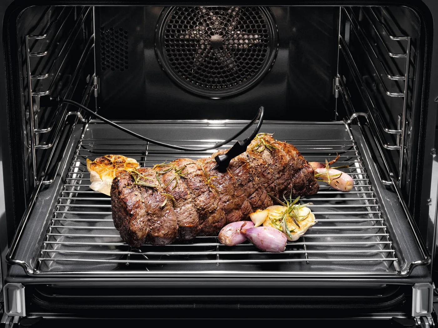 Miele תנור בנוי 60 ס"מ 76 ליטר חיישן נעיצה סגירה ופתיחה שקטה תוצרת Miele דגם H 7262 B Clst — תמונה 6
