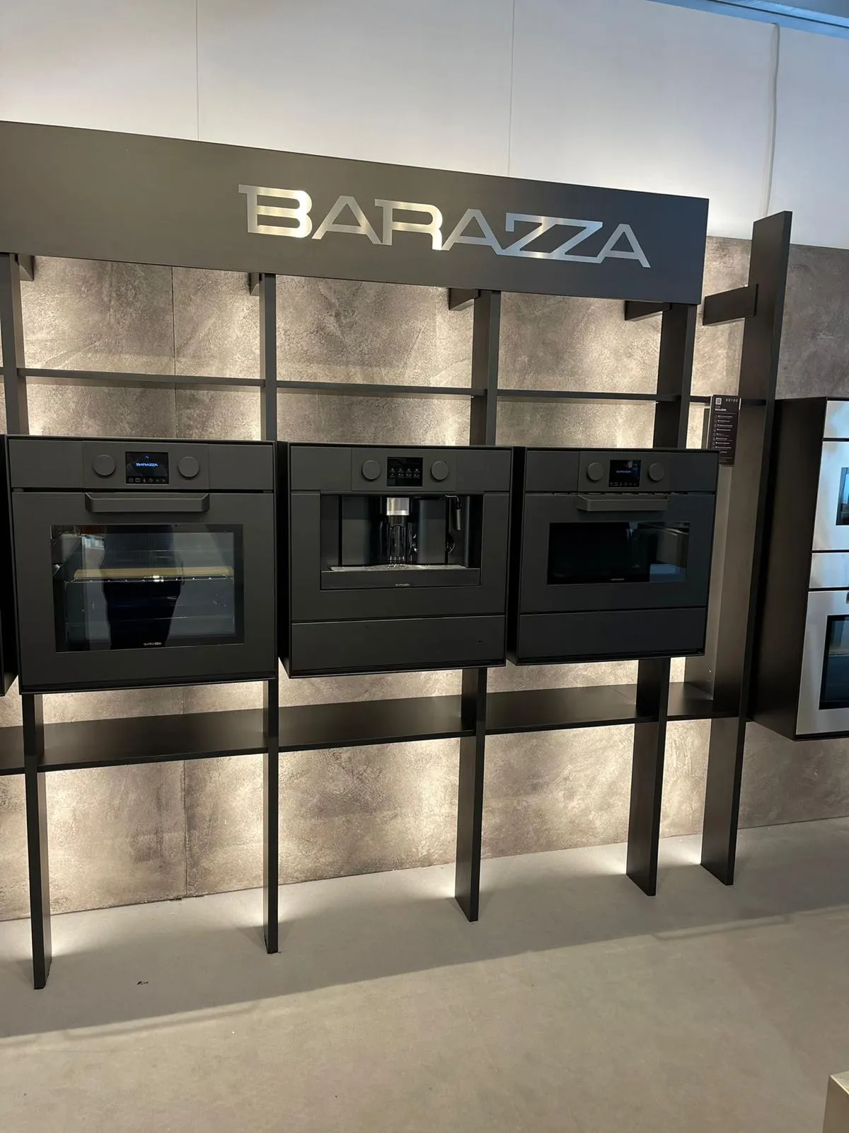 Barazza מכונת קפה אינטגרלית 45 ס"מ טוחנת פולים גימור שחור מט סדרת ICON EXCLUSIVE תוצרת Barazza דגם 1CFEVEN — תמונה 2