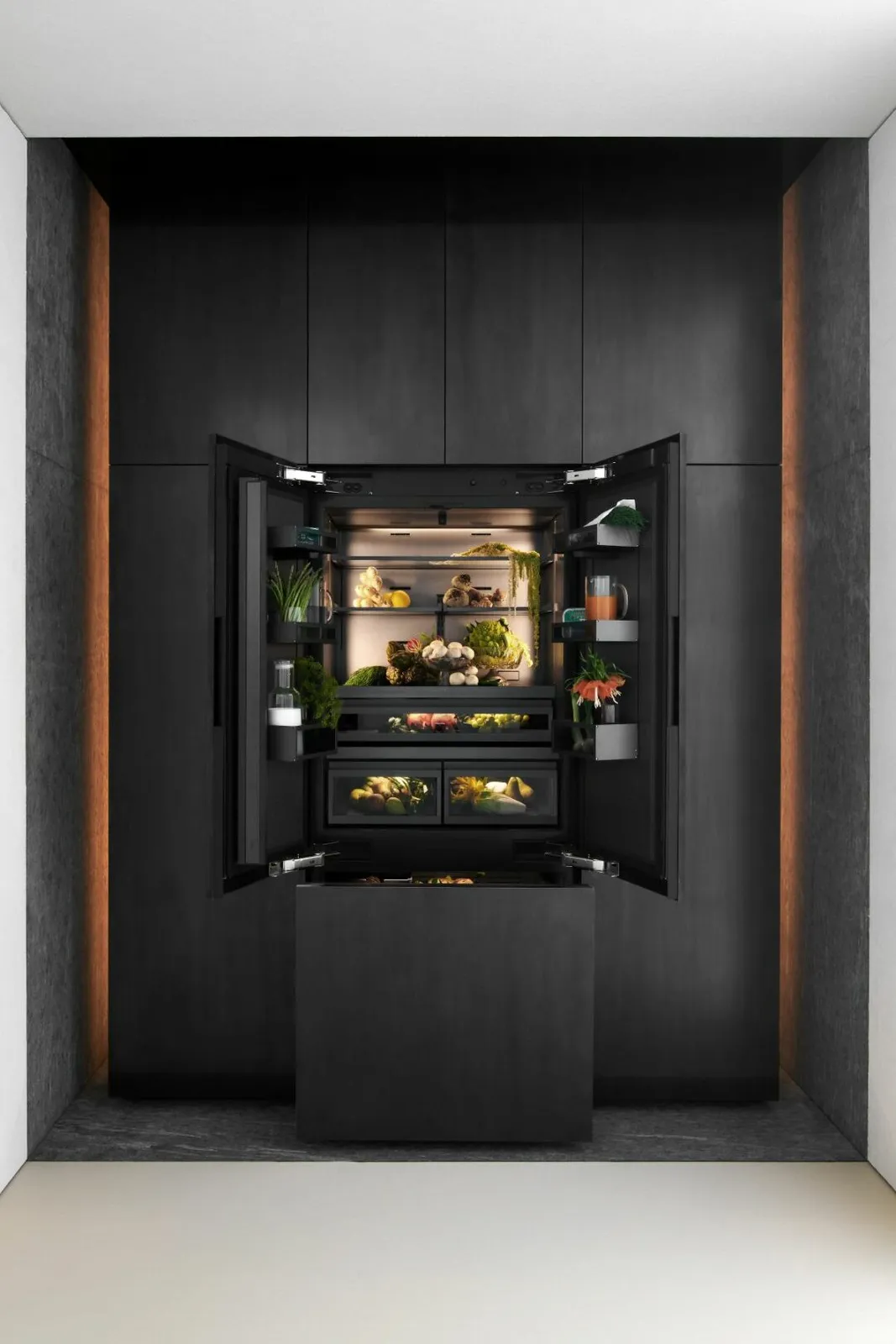 GAGGENAU מקרר אינטגרלי מקפיא תחתון 90 ס''מ דלת Push-to-open יצרן קרח גימור פנים נירוסטה שחורה סדרת Expressive תוצרת GAGGENAU דגם RVY497190 — תמונה 11