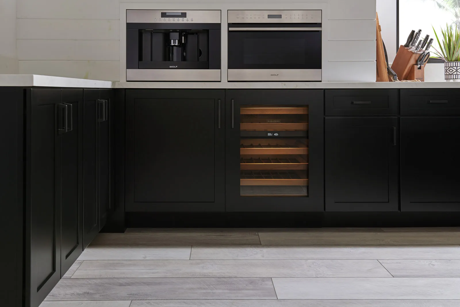 SUB ZERO מקרר יין UNDERCOUNTER אינטגרלי חיפוי ארונות 61 ס”מ 46 בקבוקים תוצרת Sub zero דגם ICBUW-24/O — תמונה 2
