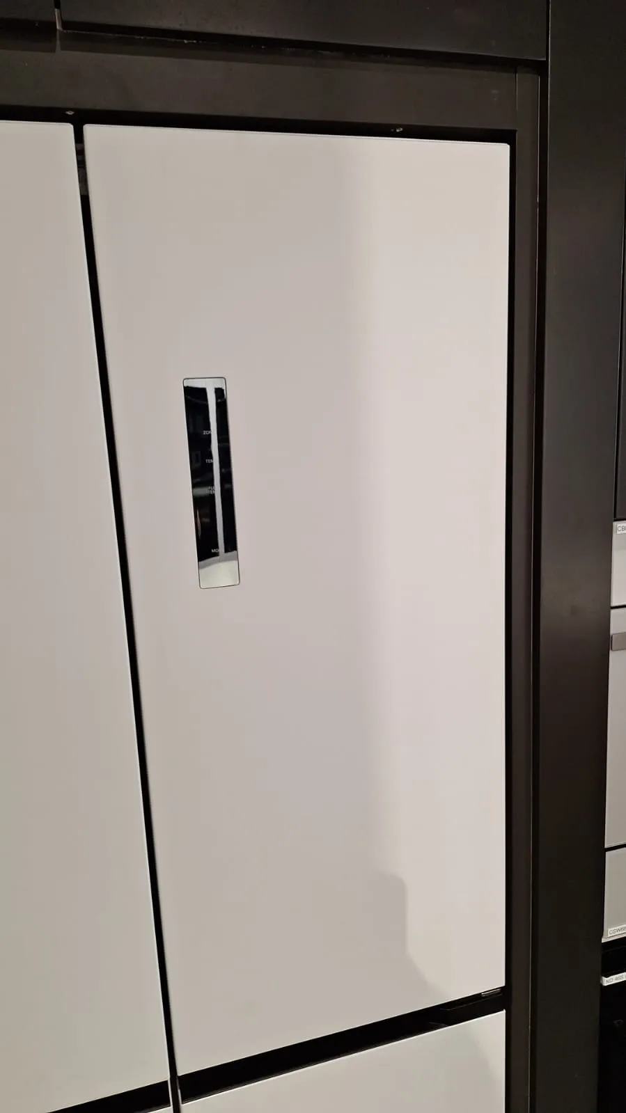GRAPHITE מקרר 4 דלתות 91 ס"מ קו אפס צירים חכמים גימור לבן מוברש קטיפה תוצרת GRAPHITE דגם GP-622  — תמונה 2