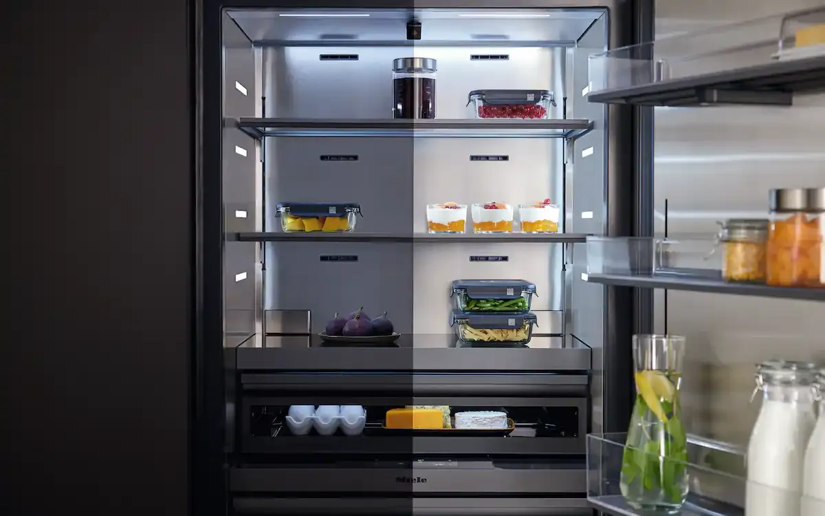 מקרר אינטגרלי מקפיא תחתון 90 ס"מ IceMaker FrenchDoor דלת Push2open סדרת MasterCool תוצרת Miele דגם KFMC 3844 FD