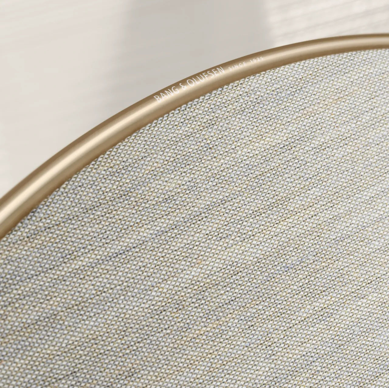 bang & olufsen רמקול יוקרתי מעוצב בצבע זהב מבית Bang & Olufsen דגם Beosound A9 5th Gen Gold — תמונה 5