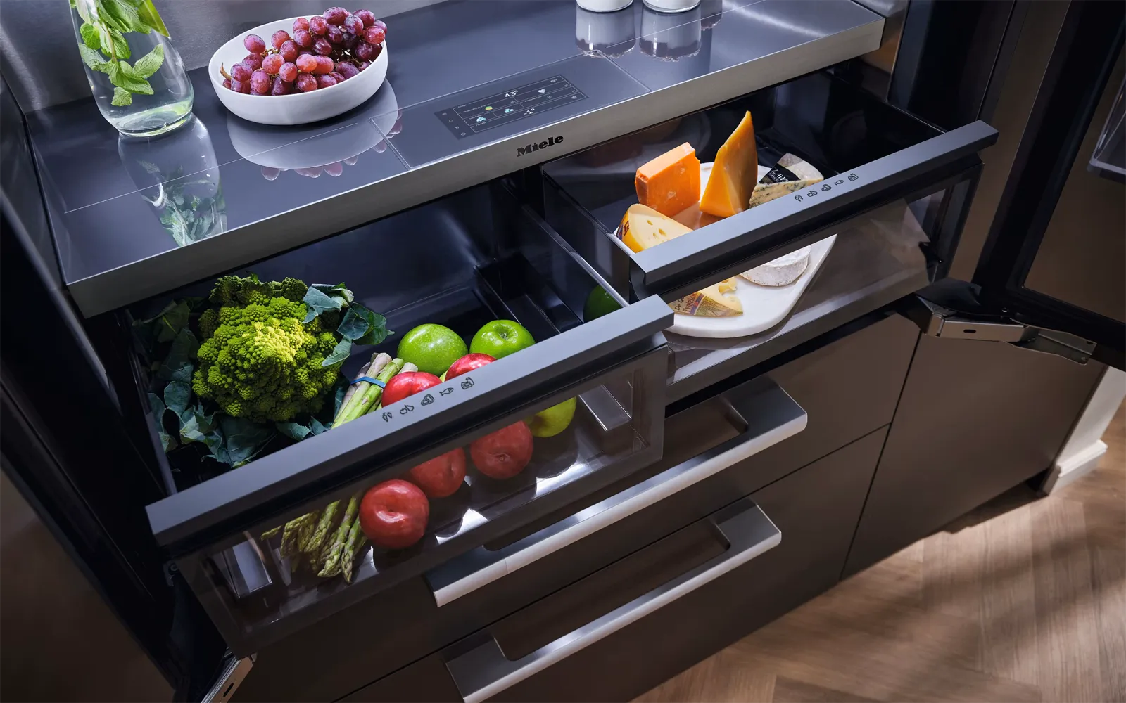 Miele מקרר אינטגרלי מקפיא תחתון 90 ס"מ IceMaker FrenchDoor דלת Push2open סדרת MasterCool תוצרת Miele דגם KFMC 3844 FD — תמונה 5