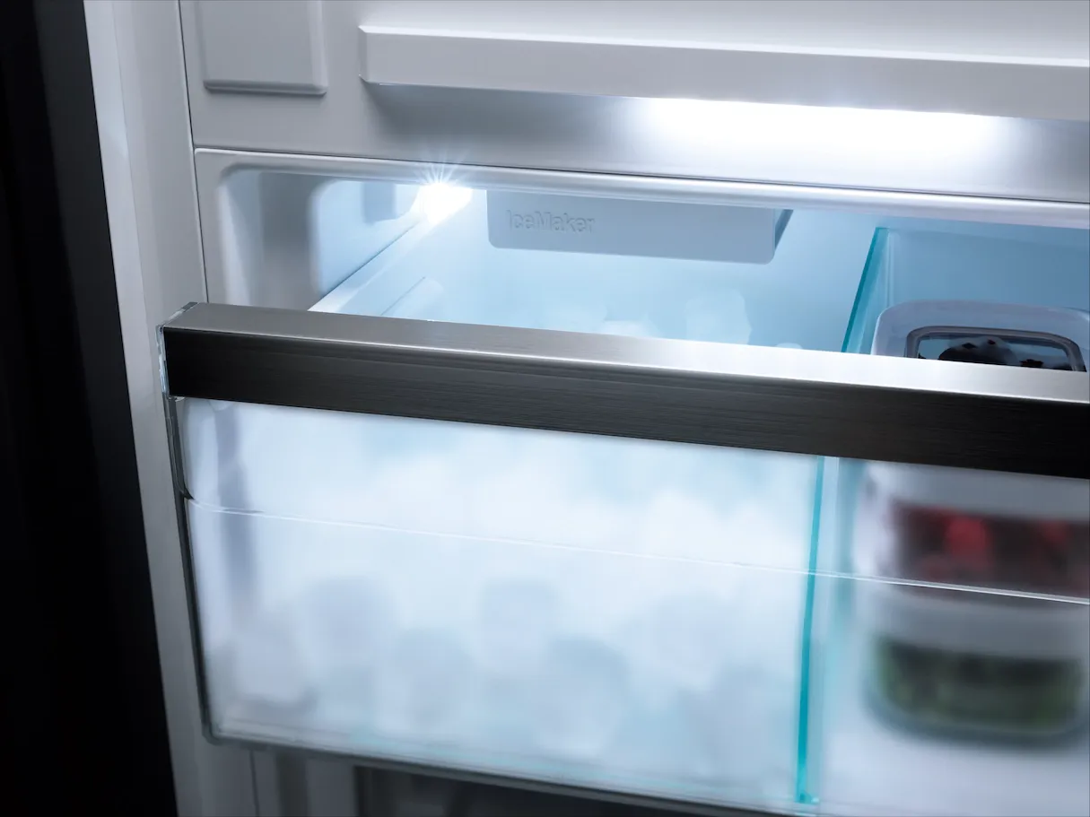 Miele מקרר אינטגרלי מקפיא תחתון 60 ס''מ NO-FROST טריקה שקטה IceMaker חיבור צנרת תוצרת Miele דגם KFN 7795 D Prestige — תמונה 13