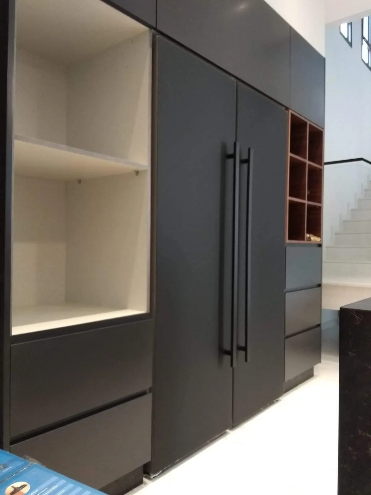 Miele מקרר 120 ס"מ SBS  קו ארונות בציפוי שחור ננו מט 650 ליטר תוצרת Miele דגם K 28202 D+ FN 28262 BLACK — תמונה 5