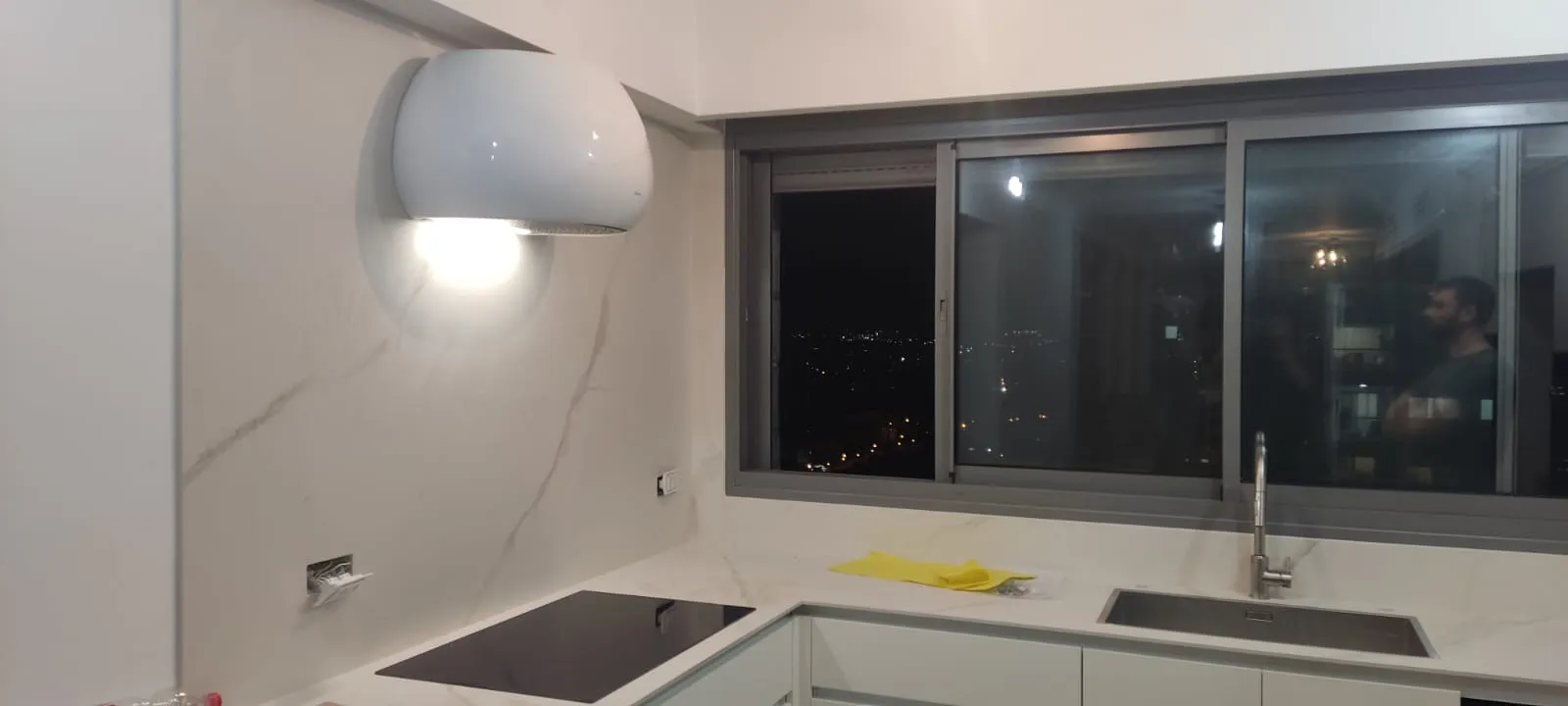 sirius קולט אדים צמוד קיר 60 ס"מ עשוי מקרמיקה בגימור לבן תוצרת Sirius דגם SLT 106 LINK White — תמונה 4
