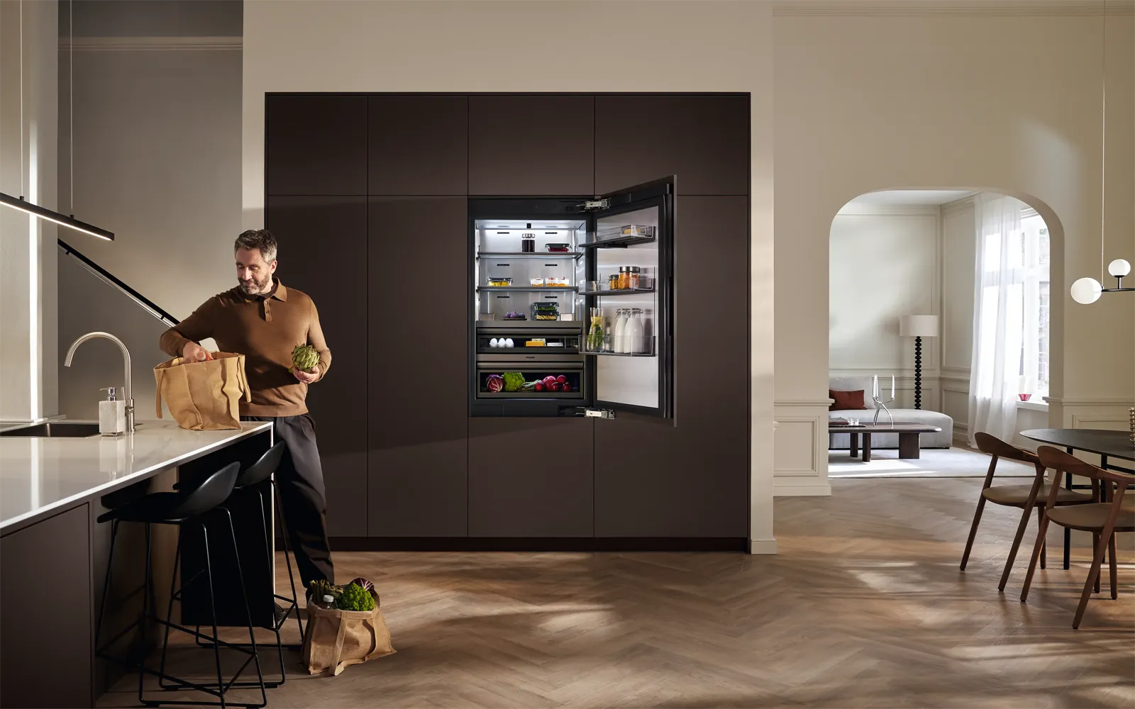 Miele מקרר אינטגרלי מקפיא תחתון 76 ס"מ IceMaker דלת Push2open סדרת MasterCool תוצרת Miele דגם KFMC 3834 R — תמונה 4