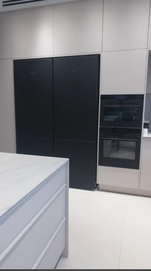 Siemens מקרר קו ארון מקפיא תחתון 140 ס"מ 880 ליטר NO FROST hyperFresh זכוכית סאטן שחורה מט תוצרת Siemens דגם KG49NSBBF 140 — תמונה 15
