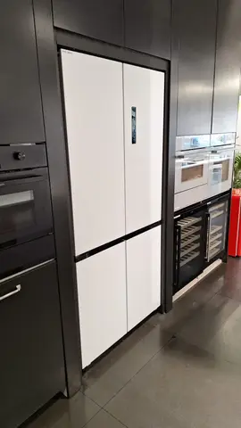 GRAPHITE מקרר 4 דלתות 91 ס"מ קו אפס צירים חכמים גימור לבן מוברש קטיפה תוצרת GRAPHITE דגם GP-622 
