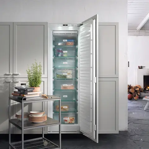 Miele מקפיא אינטגרלי 60 ס''מ NO FROST Soft-closing תוצרת Miele דגם FNS 37402 i