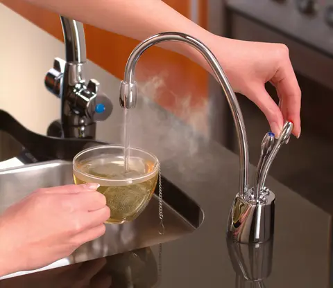 InSinkErator מערכת תת כיורית מים חמים קרים ומסוננים מבית INSINK ERATOR דגם HOT AND COLD