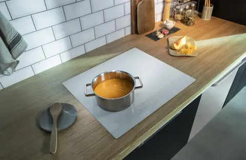Gorenje כיריים אינדוקציה 60 ס"מ עם אזור גמיש FLEX להבניה שטוחה או עליונה בגימור לבן תוצרת Gorenje דגם IT643SYW