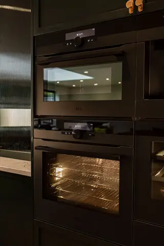 AEG