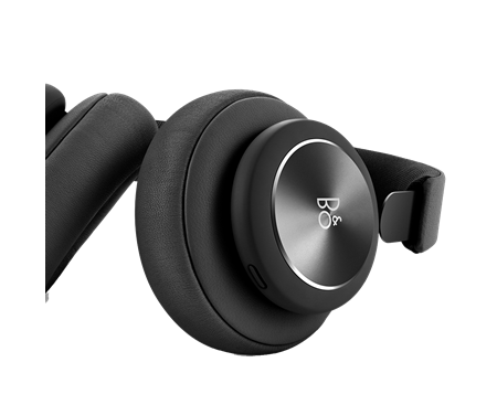אוזניות אלחוטיות צבע שחור בתצורת Over Ear מבית Bang & Olufsen דגם Beoplay H4 2nd Gen Matte Black